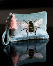 Load image into Gallery viewer, Eden Bee Snyrtitaska
