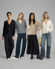 Load image into Gallery viewer, Ella Peysa
