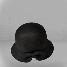 Load image into Gallery viewer, Sætur Stelpu Hattur svartur eða rauður
